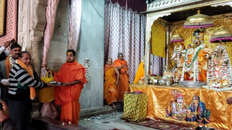 गोविंद देवजी के भक्तों ने लिया महाकुंभ को प्लास्टिक मुक्त बनाने का संकल्प