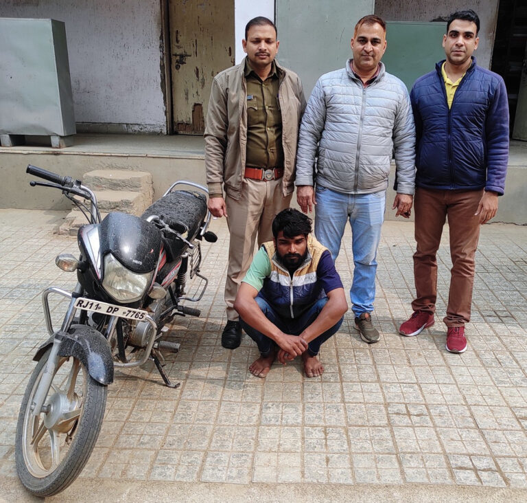 चोरी की मोटरसाइकिल सहित एक गिरफ्तार