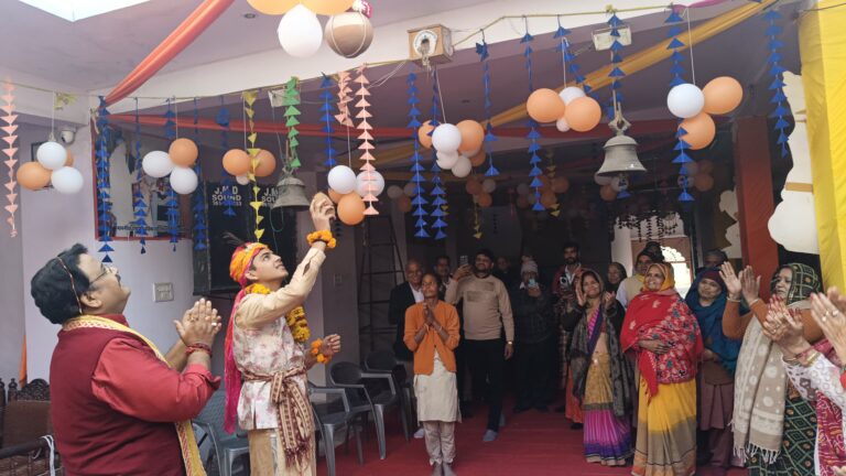 गीता गायत्री मंदिर में भागवत कथा में बाल लीला व गोवर्धन पूजा की कथा
