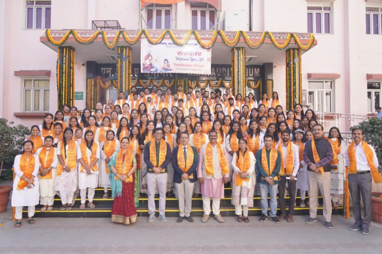 राष्ट्रीय आयुर्वेद संस्थान में स्नातकोत्तर छात्रों के लिए शिष्योपनयन संस्कार हुआ 