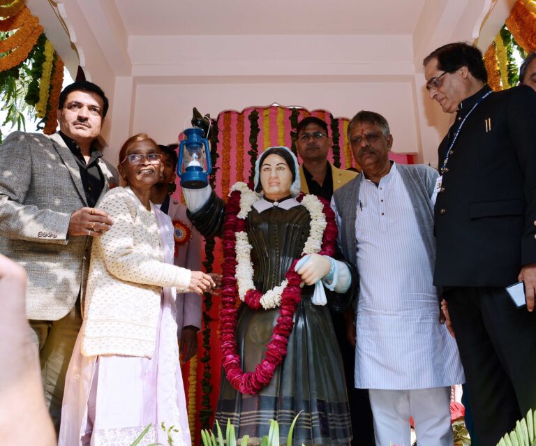 फ्लोरेंस नाइटिंगेल की प्रतिमा का राजस्थान नर्सिंग काउंसिल में अनावरण 