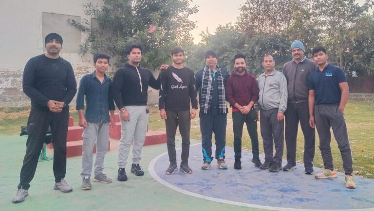 कॉलोनीवासियों ने पार्क की सफाई कर दिया स्वच्छता का संदेश