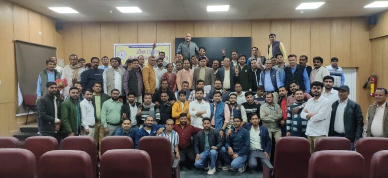 खेमराज कमेटी की रिपोर्ट से निराश लैब टेक्नीशियनों ने दी आंदोलन की चेतावनी 
