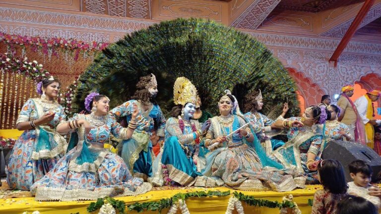 फूलो की होली संग चग धमाल से गोविन्द देव जी मंदिर में फागोत्सव परवान चढ़ा