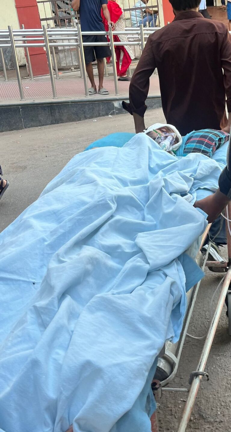 लैब टेक्नीशियन आकाश न्यूरो अटैक से सीरियस, इमरजेंसी इंचार्ज पर मानसिक प्रताड़ना का आरोप