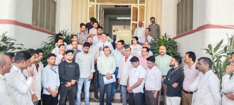 लैब टेक्नीशियन आकाश मामले में  आरएएस अधिकारी के अध्यक्षता में कमेटी के गठन की मांग