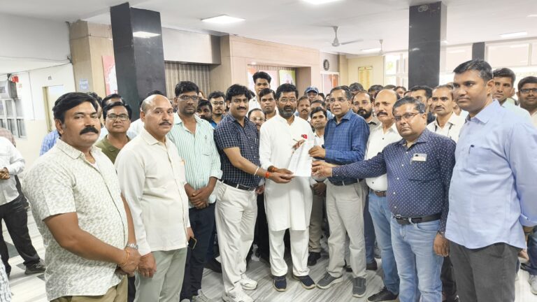 मंत्रालयिक कर्मचारियों के लिये निदेशालय बनाने  का विरोध 