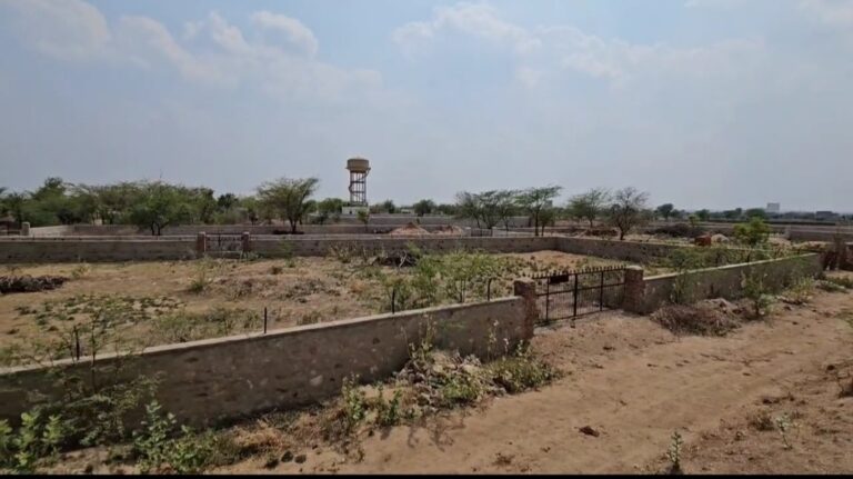 करोड़ों का महाघोटाला नियमों की धज्जियाँ उड़ाकर किया चारगाह भूमि को किया परिजनों के नाम