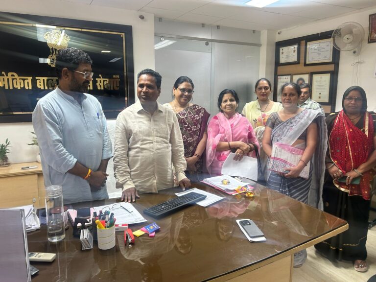 महिला एवं बाल विकास निदेशक से कर्मचारी संघ एकीकृत ने की वार्ता