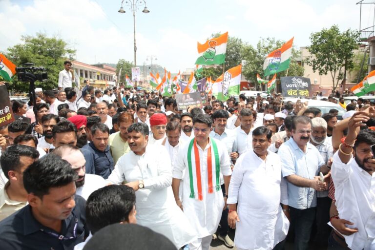 कांग्रेस ने  वोट चोर-गद्दी छोड़ पैदल मार्च निकाला