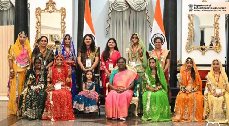 राजकीय विद्यालयों की बालिकाओं ने राष्ट्रपति एवं मुख्यमंत्री को बांधा रक्षा सूत्र