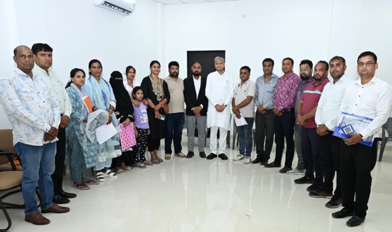 आरटीई प्रवेश को लेकर अशोक गहलोत, प्रताप सिंह खाचरियावास से मिले आरटीई बच्चों के अभिभावक