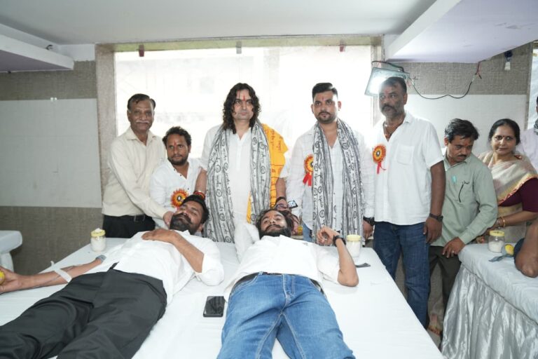 267 यूनिट रक्तदान कर जलदाय कर्मचारियों ने दिवंगत नेता को दी श्रद्धांजलि