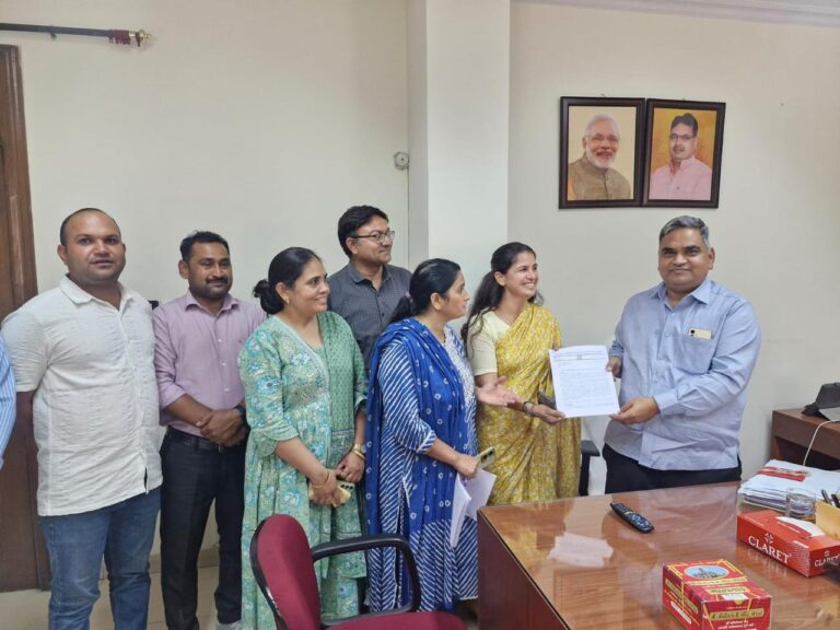 वेतन विसंगति, पदोन्नति की मांग को लेकर सहकारिता निरीक्षकों ने दिया ज्ञापन