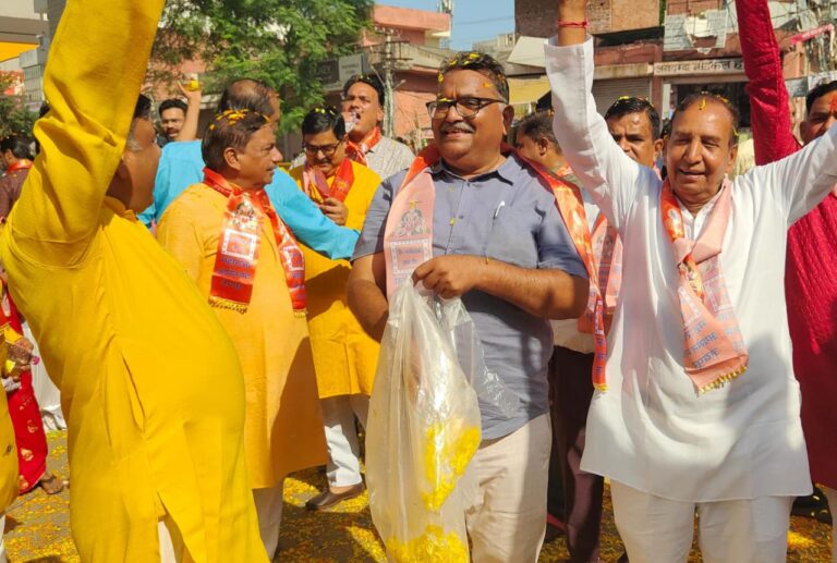 महाराजा अग्रसेन की भव्य शोभायात्रा गाजो बाजो के साथ निकली 