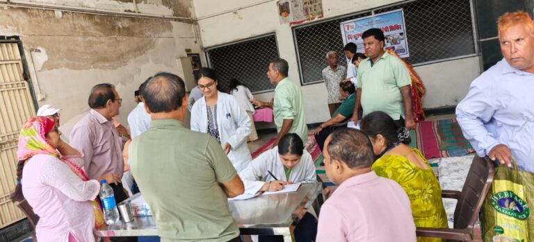 नि:शुल्क फिजियोथेरेपी कैंप में 125 से अधिक लोग हुए लाभान्वित