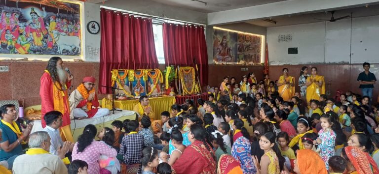 पंचकुंडीय गायत्री महायज्ञ के बाद 351 कन्या-बटुकों का किया पूजन