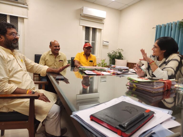 कर्मचारी महासंघ के प्रतिनिधि मंडल ने कार्मिक सचिव से की मुलाकात