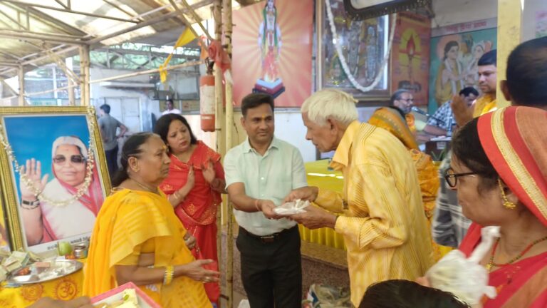 रूप चौदस पर गोविंद देव मंदिर में महिलाओं ने मनाया सौभाग्य पर्व
