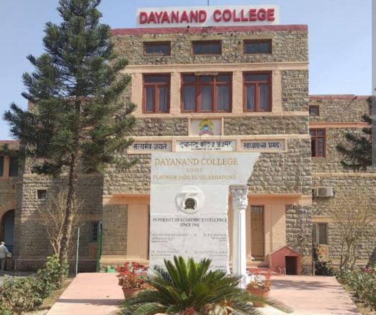दयानन्द कॉलेज अजमेर में दुष्कर्म आरोपी पूर्व लैब असिस्टेंट की पुनर्नियुक्ति का प्रयास