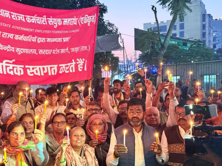बीएलओ आत्महत्या मामले में न्याय की मांग पर शहीद स्मारक जयपुर पर कैंडल मार्च