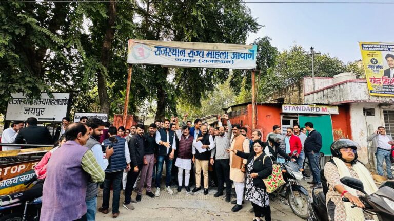 विप्र महासभा का विरोध प्रदर्शन, बहन बेटियों पर अभद्र टिप्पणी बर्दाश्त नहीं होगी – हर्षिता शर्मा 