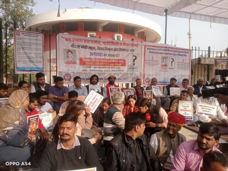 अमायरा के  न्याय लिए अभिभावकों का शहीद स्मारक पर जोरदार विरोध प्रदर्शन एवं कैंडल मार्च