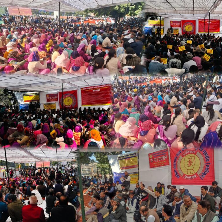 संयुक्त महासंघ के धरने में शहीद स्मारक पर जुटे हज़ारो कर्मचारी 