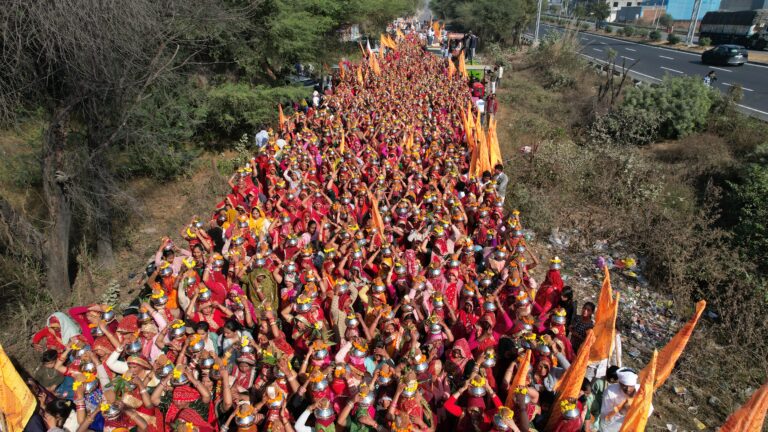 शिव शक्ति महायज्ञ का शुभारंभ विशाल कलश यात्रा के साथ हुआ