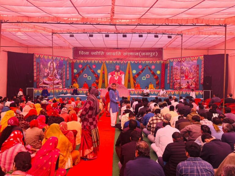 मासिक आध्यात्मिक कार्यक्रम में साधकों को शाश्वत मार्ग पर निष्ठापूर्वक अग्रसर होने की प्रेरणा दी