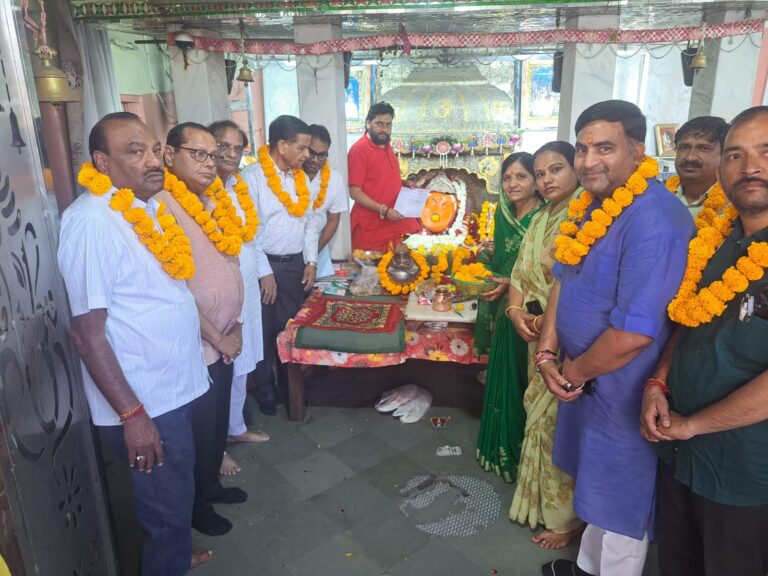 हनुमन्त शोभायात्रा समिति ने दिया परकोटा गणेश जी को निमंत्रण  