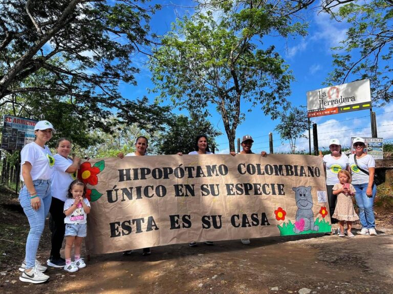 अंबानी ने कोलंबिया से 80 दरियाई घोड़ों की जान बचाने की अपील 