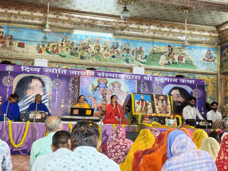 तीन दिवसीय हनुमान कथा का शुभारंभ, श्रद्धालुओं की उमड़ी भीड़