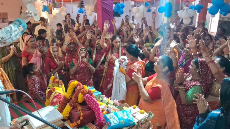 गीता गायत्री मंदिर में मनाया गया कृष्ण जन्मोत्सव
