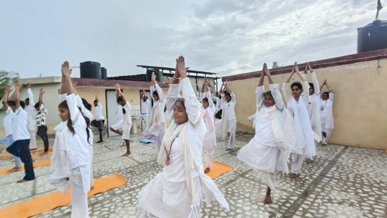 दिव्य ज्योति जाग्रति संस्थान जयपुर ने मनाया अंतर्राष्ट्रीय योग दिवस
