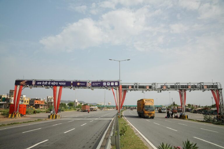 मनोहरपुर टोल प्लाजा पर नई बैरियर फ्री टोल सेवा शुरू 