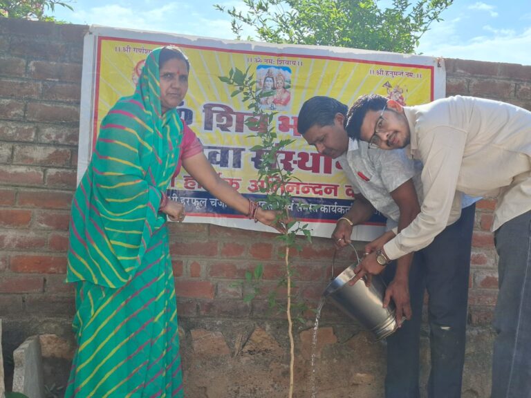 पेड़ लगाओ पर्यायवरण बचाओ कड़ी में लगाया पेड़