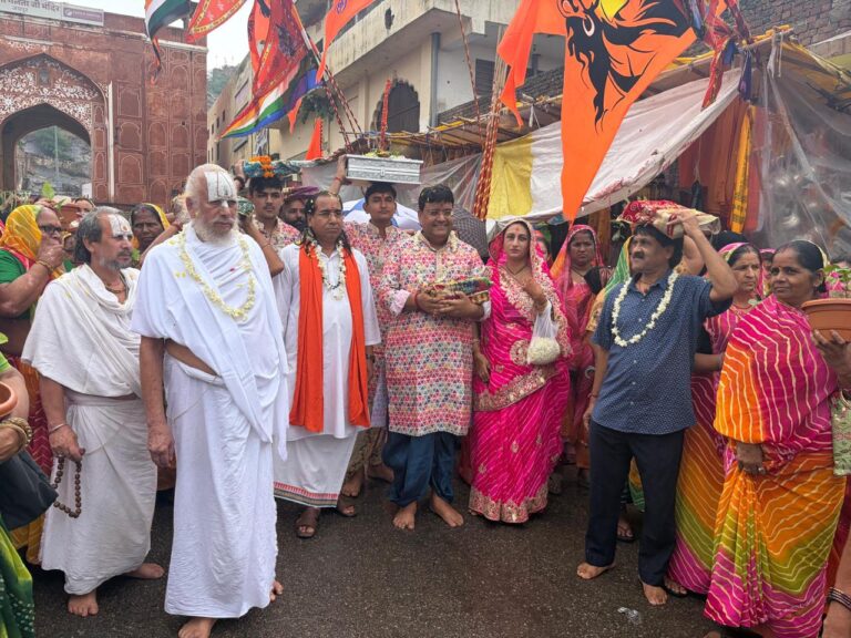 कलश यात्रा के साथ शिव महापुराण कथा शुरू