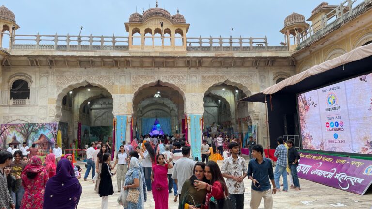 कृष्ण जन्माष्टमी महोत्सव में श्रद्धालुओं ने उठाया द्वारका के भव्य कार्यक्रम का लाभ 
