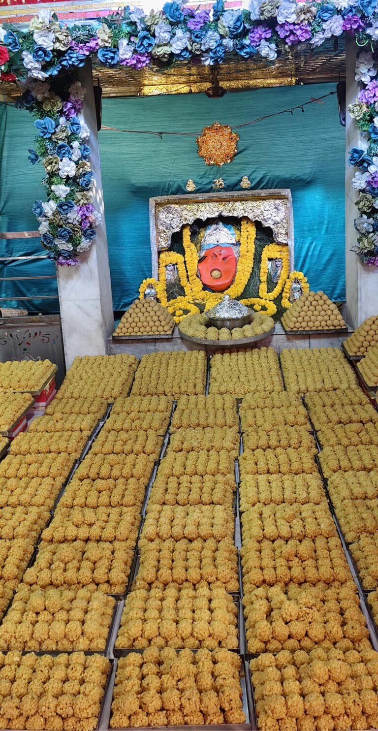 परकोटा गणेश मंदिर में सजी  21 हजार लड्डुओं की झांकी