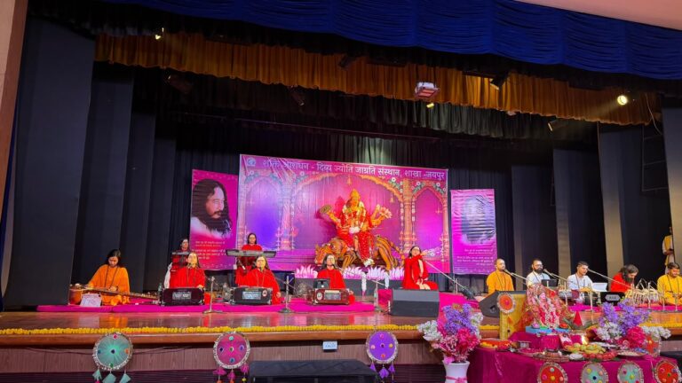 शक्ति आराधन कार्यक्रम में माँ भगवती के भजनों पर झूम उठे श्रद्धालु